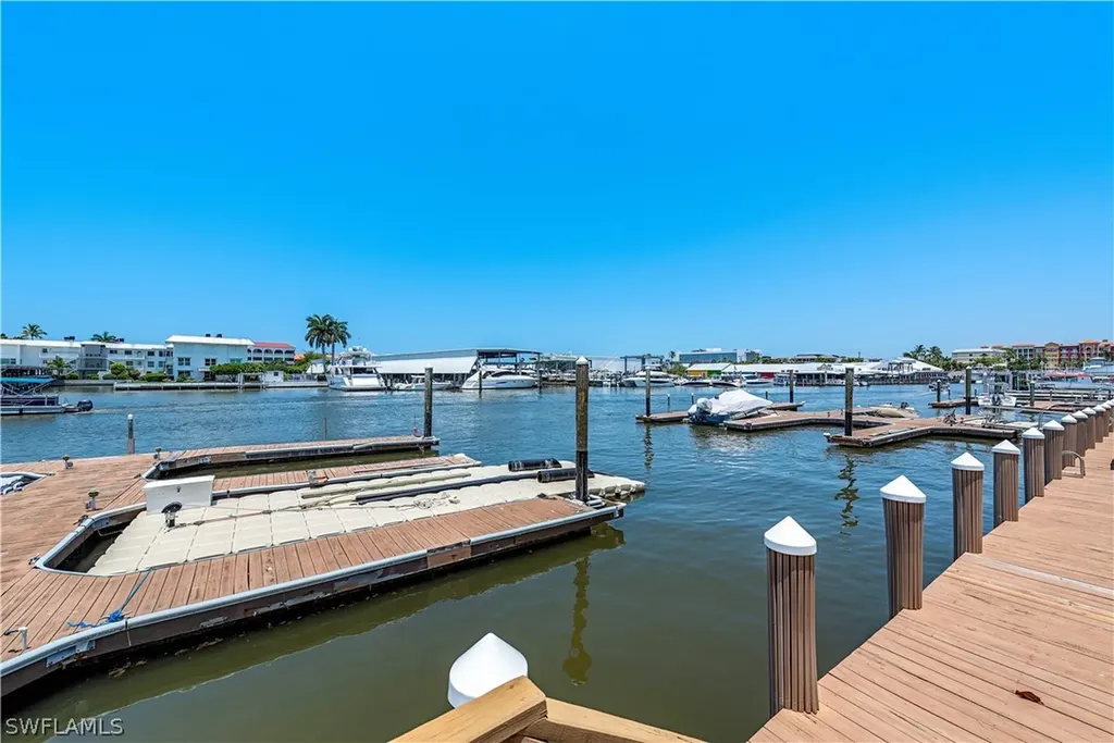800 River Point Drive Naples FL 34102