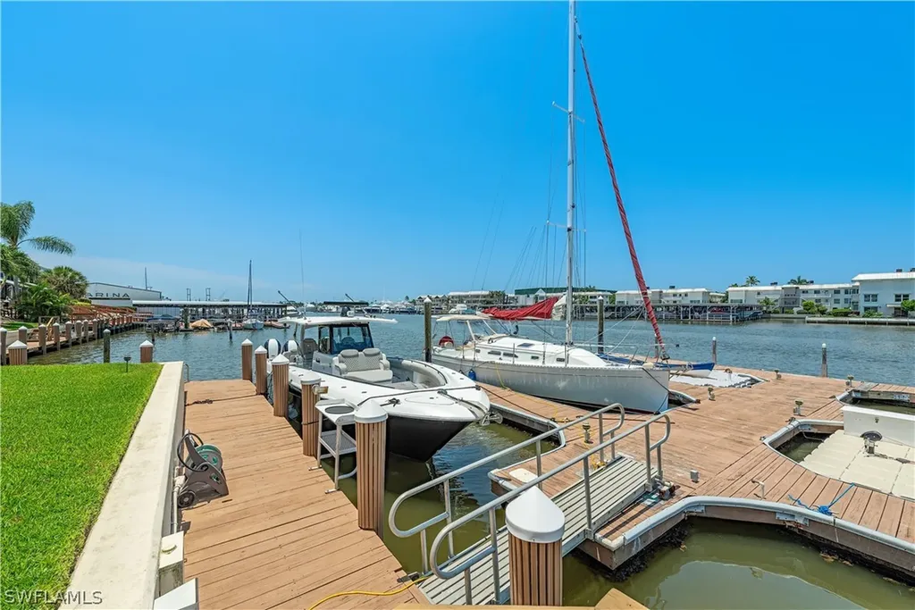 800 River Point Drive Naples FL 34102