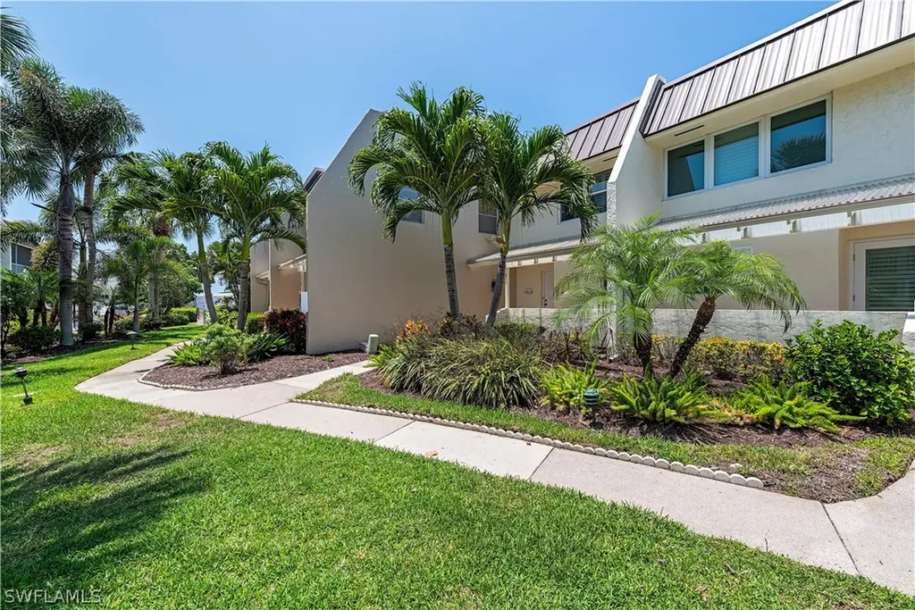 800 River Point Drive Naples FL 34102