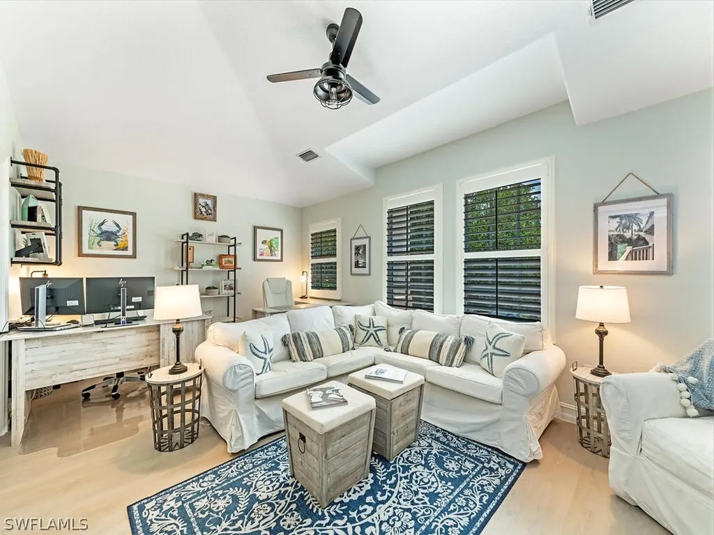 8141 Saratoga Drive Naples FL 34113