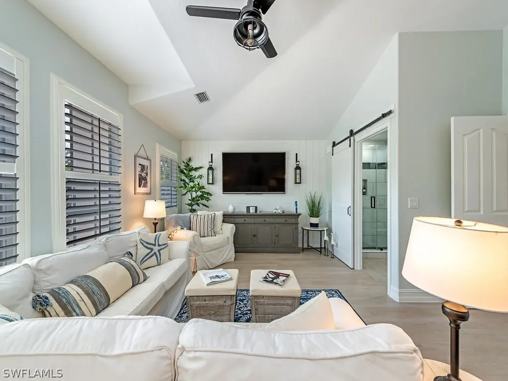 8141 Saratoga Drive Naples FL 34113