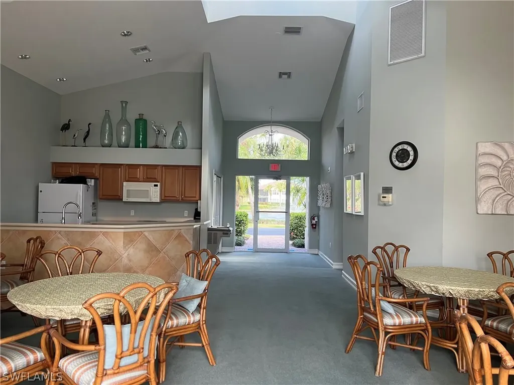8141 Saratoga Drive Naples FL 34113