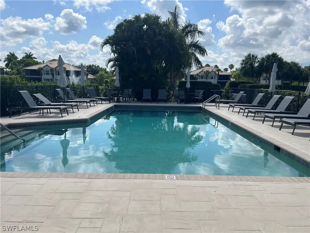 8141 Saratoga Drive Naples FL 34113