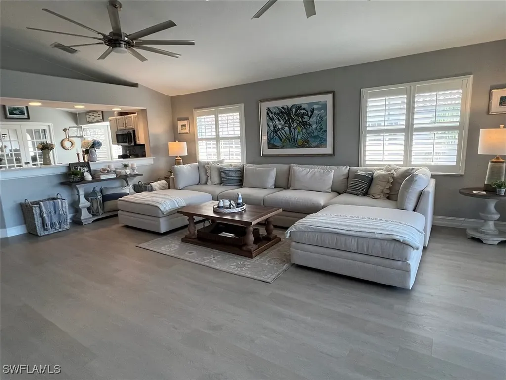 8141 Saratoga Drive Naples FL 34113