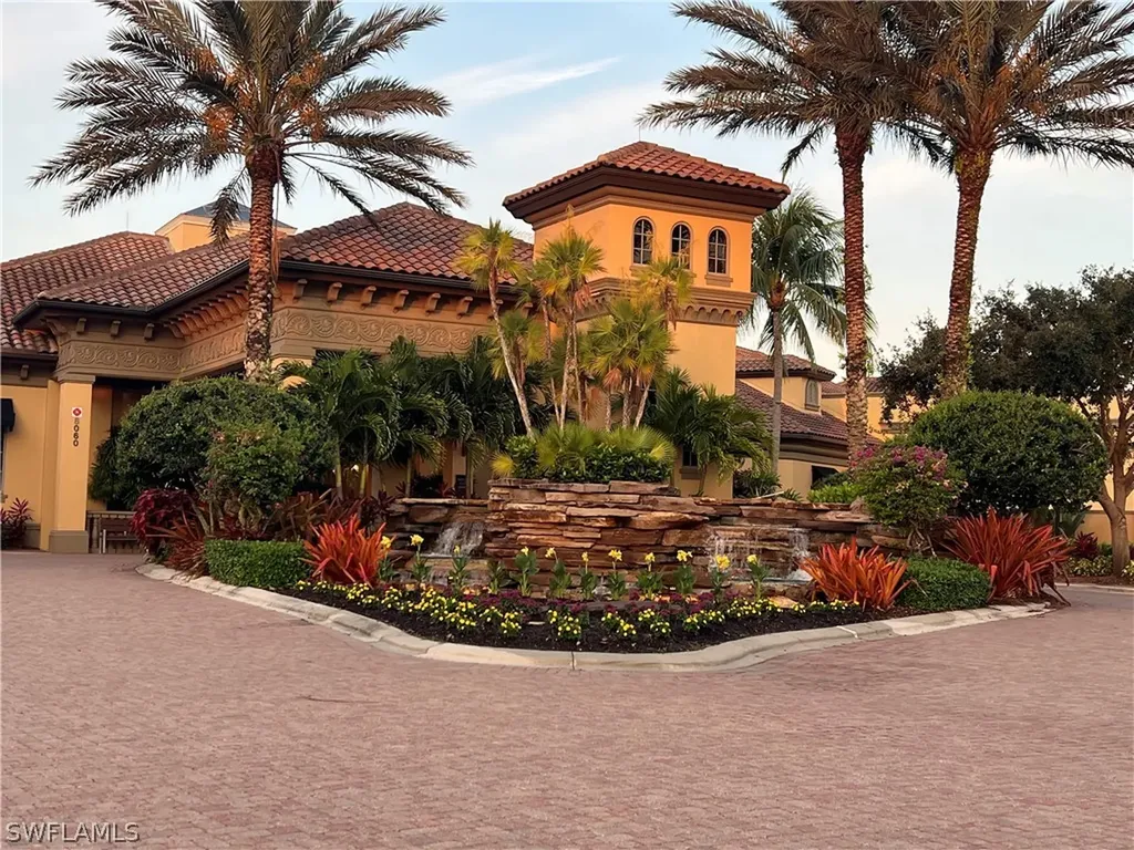 8141 Saratoga Drive Naples FL 34113