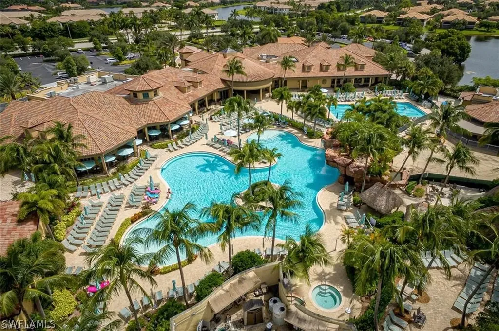 8141 Saratoga Drive Naples FL 34113