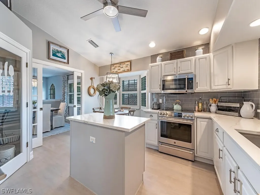 8141 Saratoga Drive Naples FL 34113