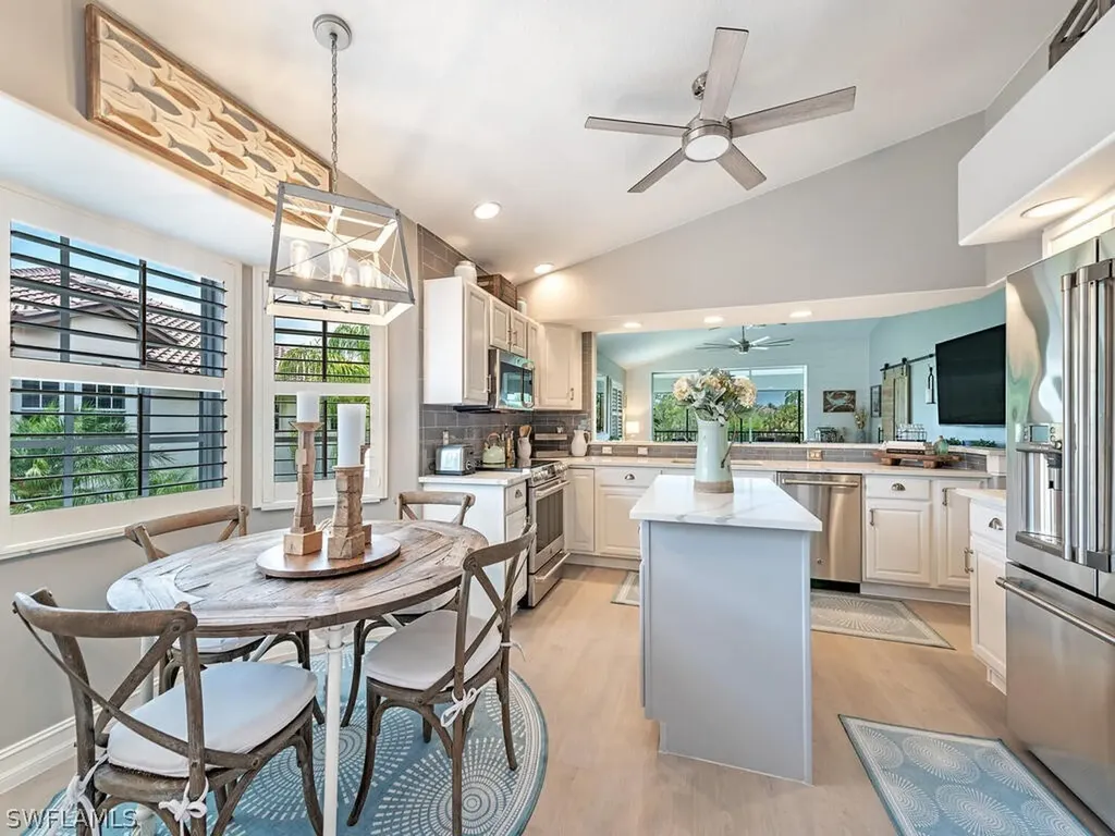 8141 Saratoga Drive Naples FL 34113