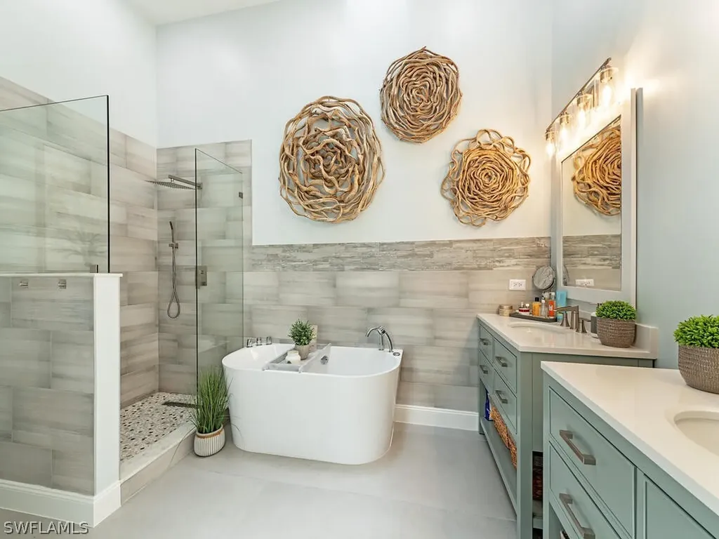 8141 Saratoga Drive Naples FL 34113