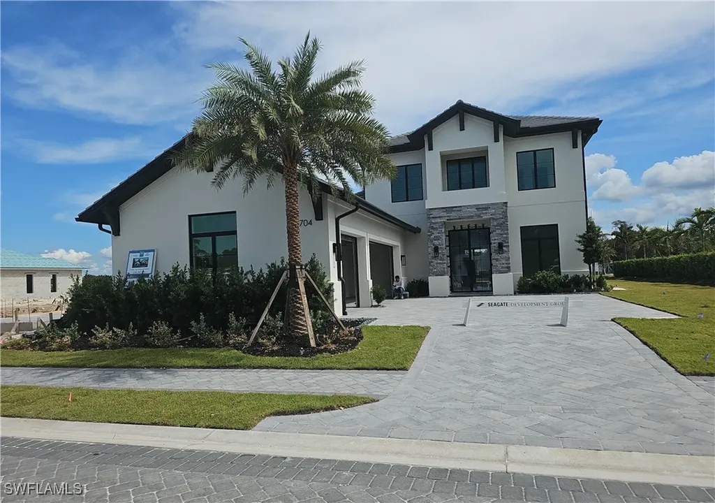 6704 Newport Road Naples FL 34109