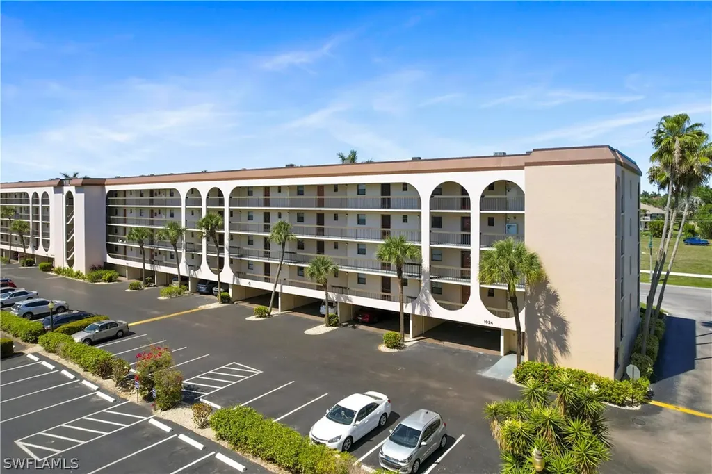 1024 Anglers Cove Marco Island FL 34145