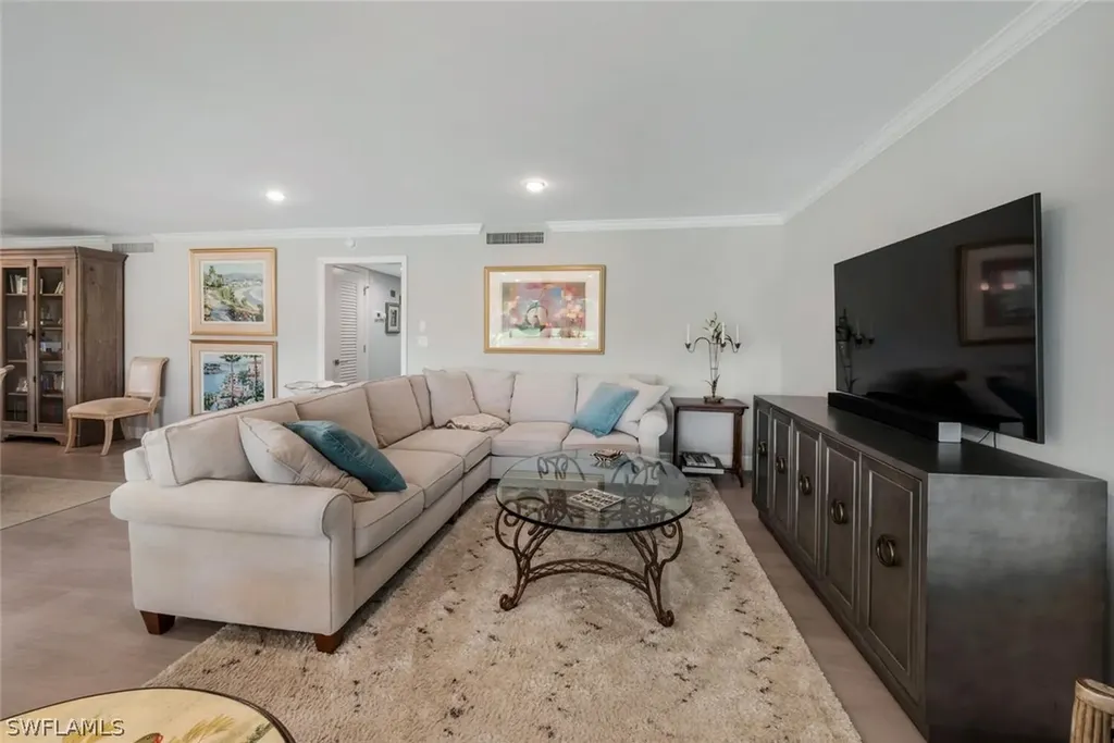 105 Clubhouse Lane Naples FL 34105