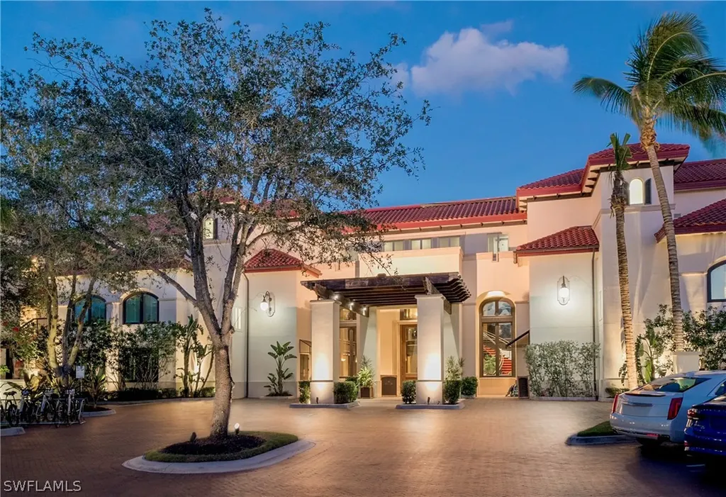 221 9th Street S Naples FL 34102