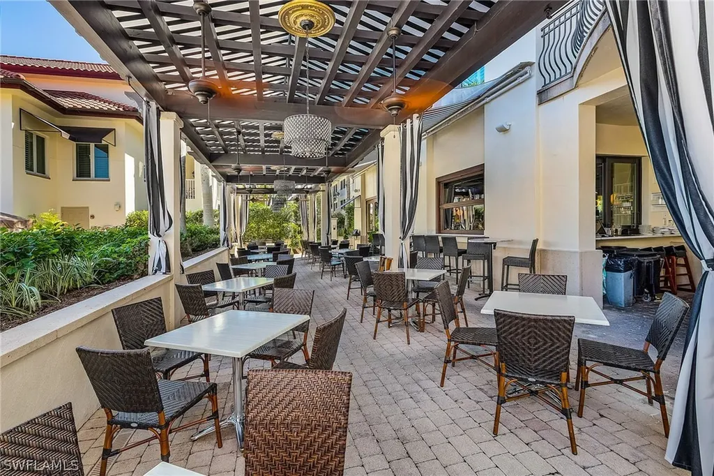 221 9th Street S Naples FL 34102