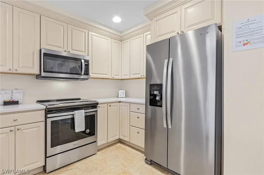 221 9th Street S Naples FL 34102