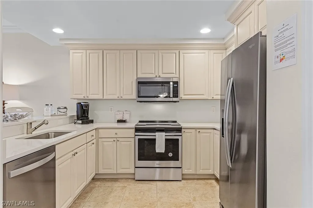 221 9th Street S Naples FL 34102