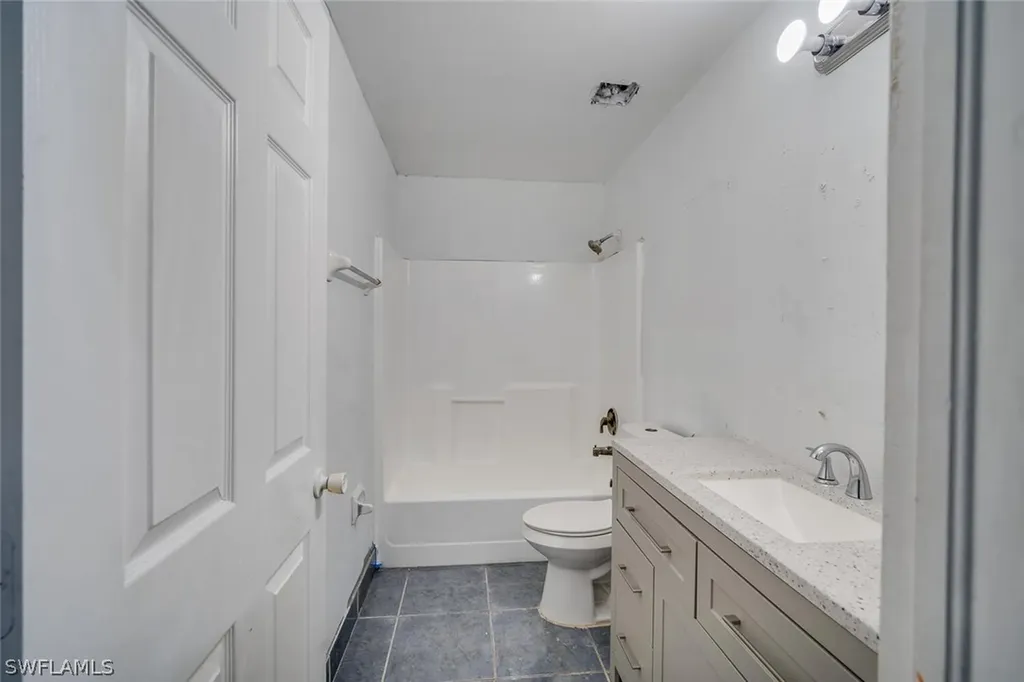 1591 / 1589 Gilbert Avenue S Lehigh Acres FL 33973
