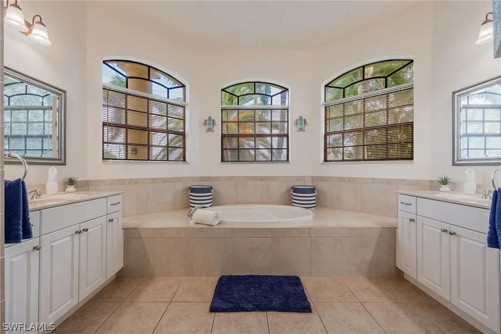 118 SE 23rd Place Cape Coral FL 33990