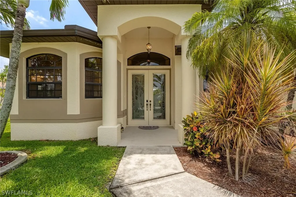 118 SE 23rd Place Cape Coral FL 33990