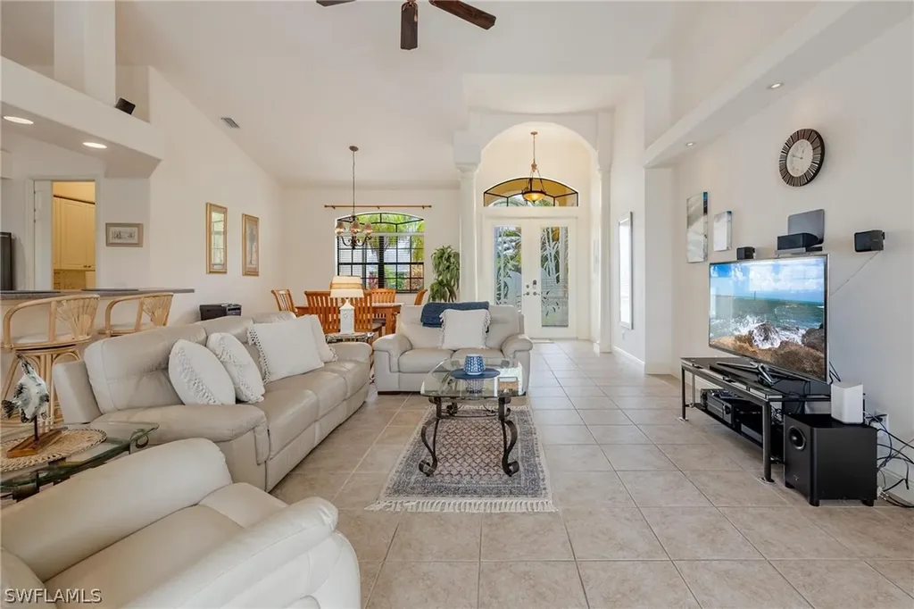 118 SE 23rd Place Cape Coral FL 33990
