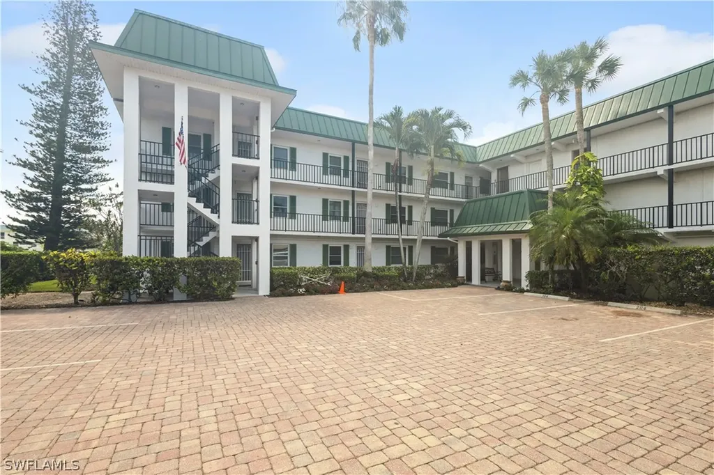 3030 Binnacle Drive Naples FL 34103