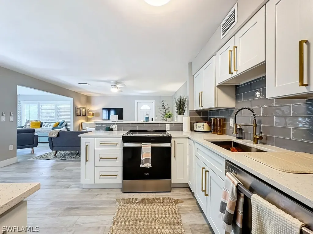 9 Knights Bridge Road Naples FL 34112