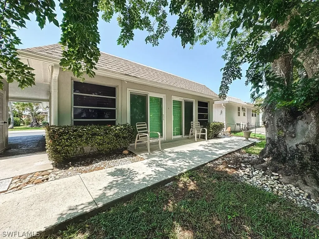 9 Knights Bridge Road Naples FL 34112