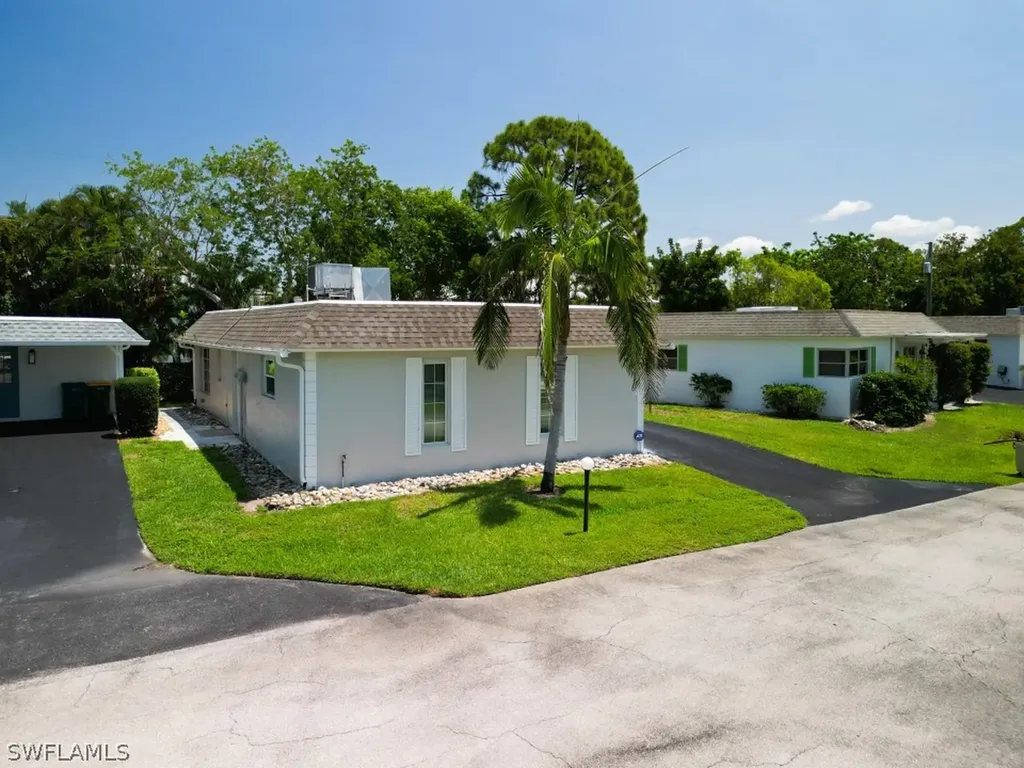 9 Knights Bridge Road Naples FL 34112