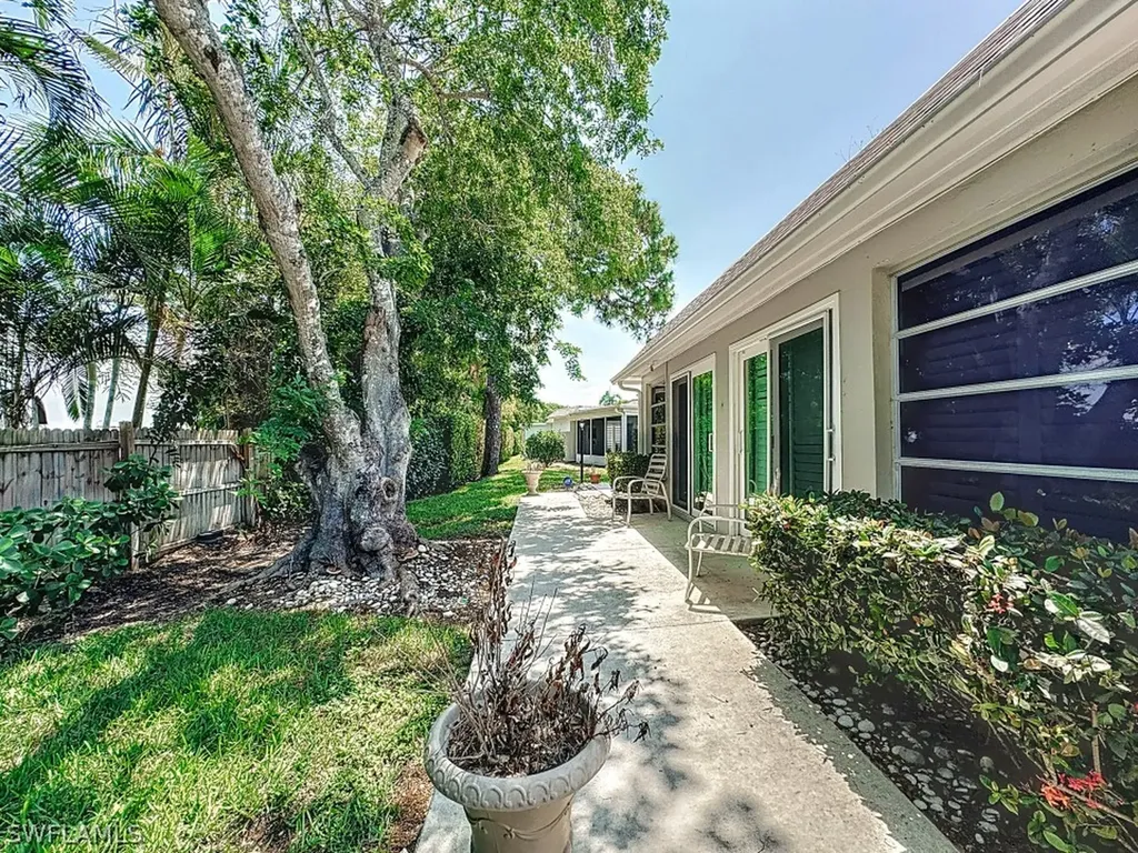 9 Knights Bridge Road Naples FL 34112