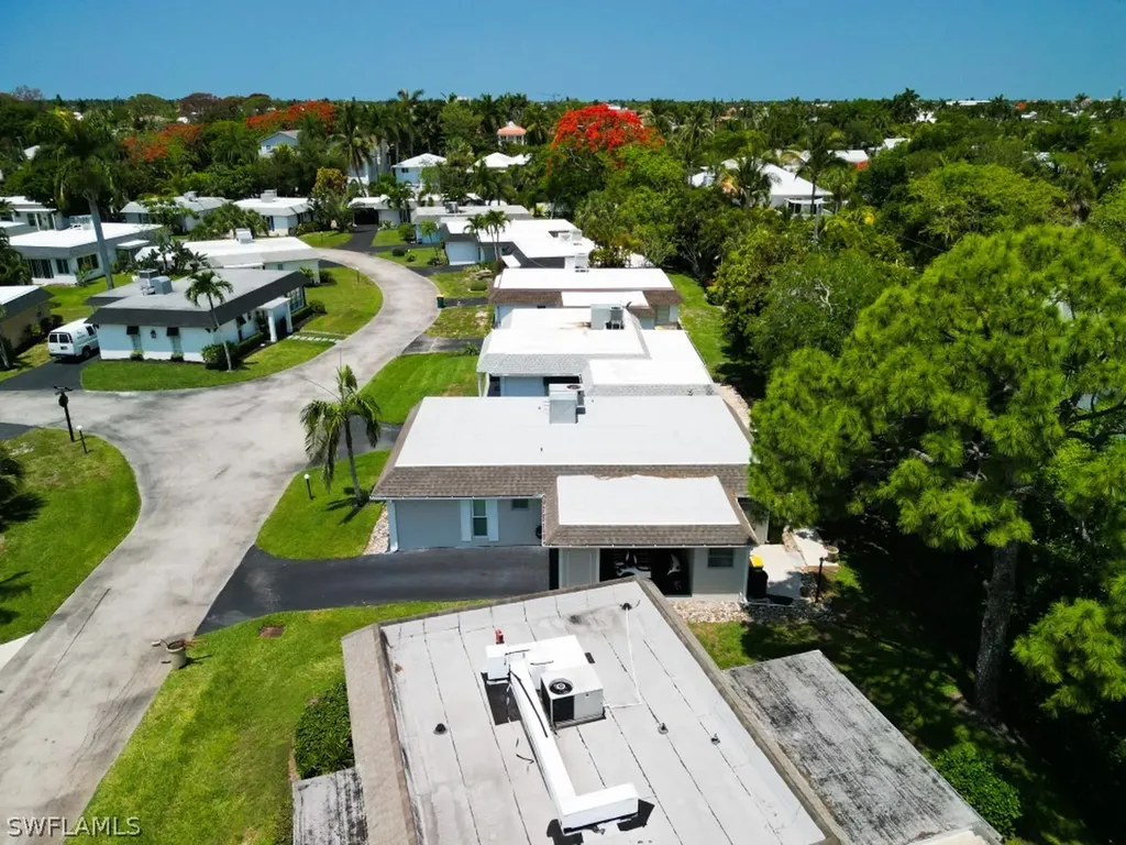 9 Knights Bridge Road Naples FL 34112
