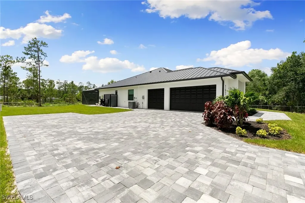 167 Everglades Boulevard N Naples FL 34120