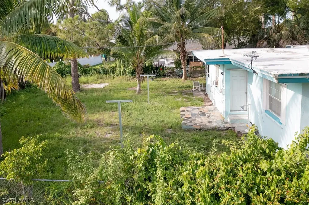 1915 Shadowlawn Drive Naples FL 34112