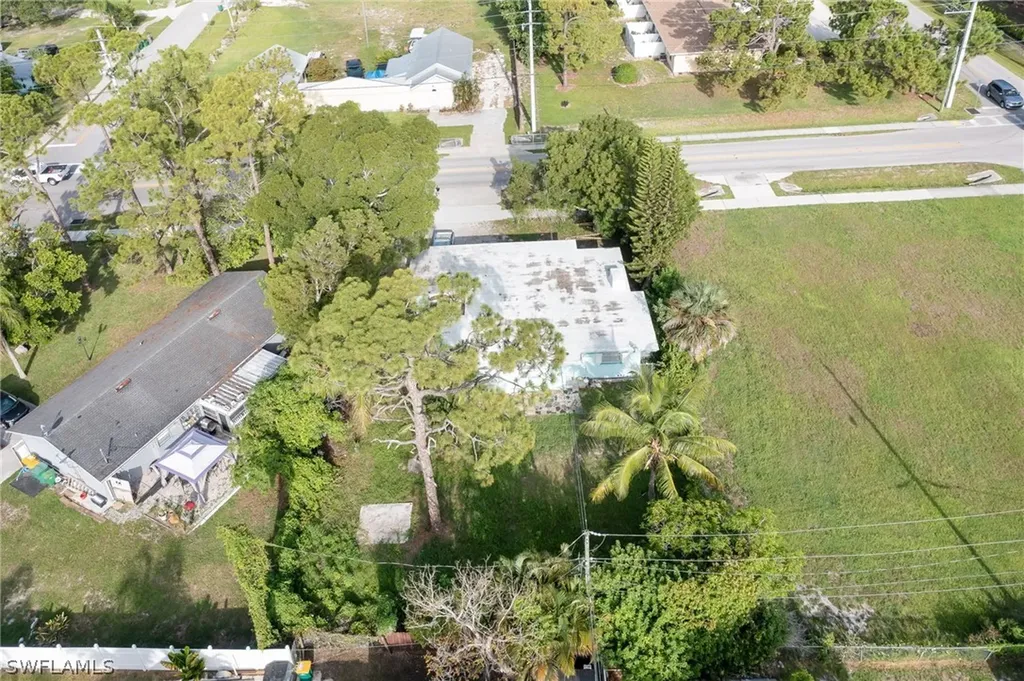 1915 Shadowlawn Drive Naples FL 34112