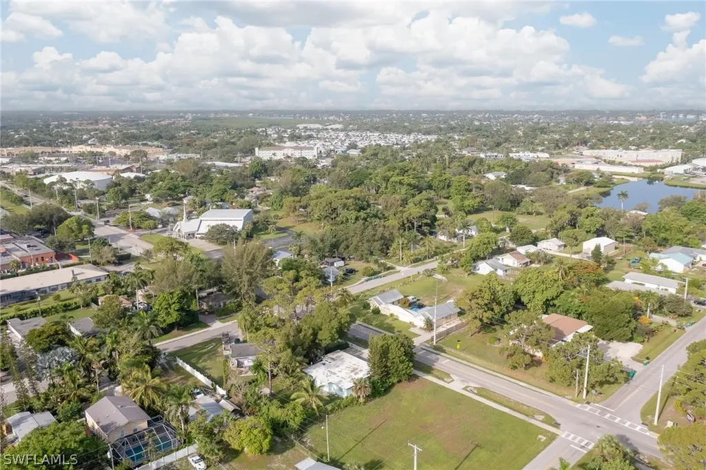 1915 Shadowlawn Drive Naples FL 34112