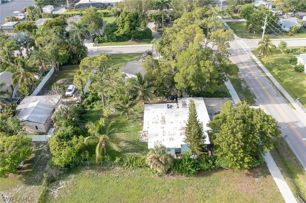 1915 Shadowlawn Drive Naples FL 34112