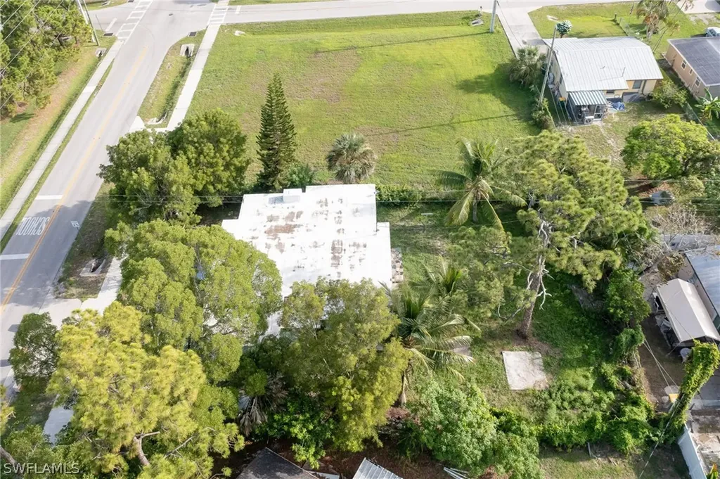 1915 Shadowlawn Drive Naples FL 34112