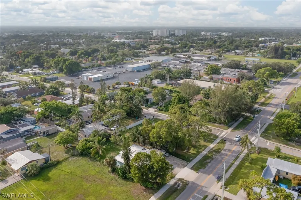 1915 Shadowlawn Drive Naples FL 34112