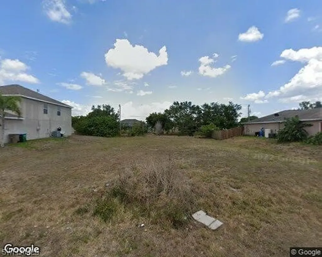 1323 NE 2nd Place Cape Coral FL 33909