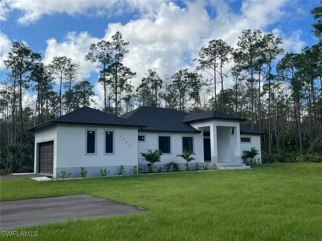 Naples FL, 4906 2ND Avenue SE