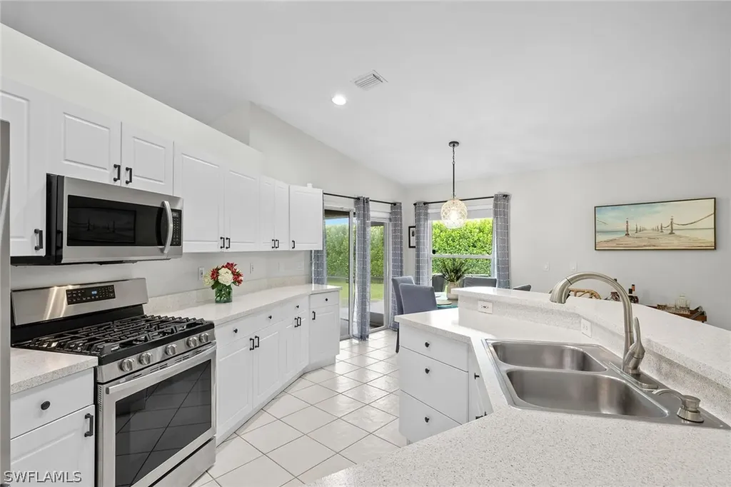 6147 Stonewood Court Naples FL 34112
