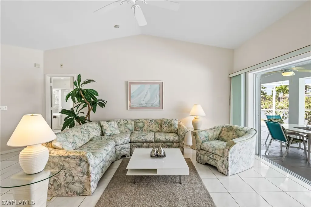 3305 SE 10th Avenue Cape Coral FL 33904