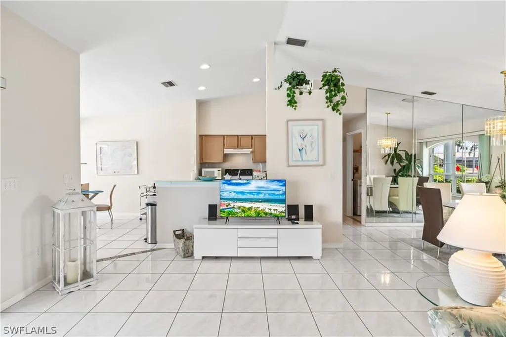 3305 SE 10th Avenue Cape Coral FL 33904