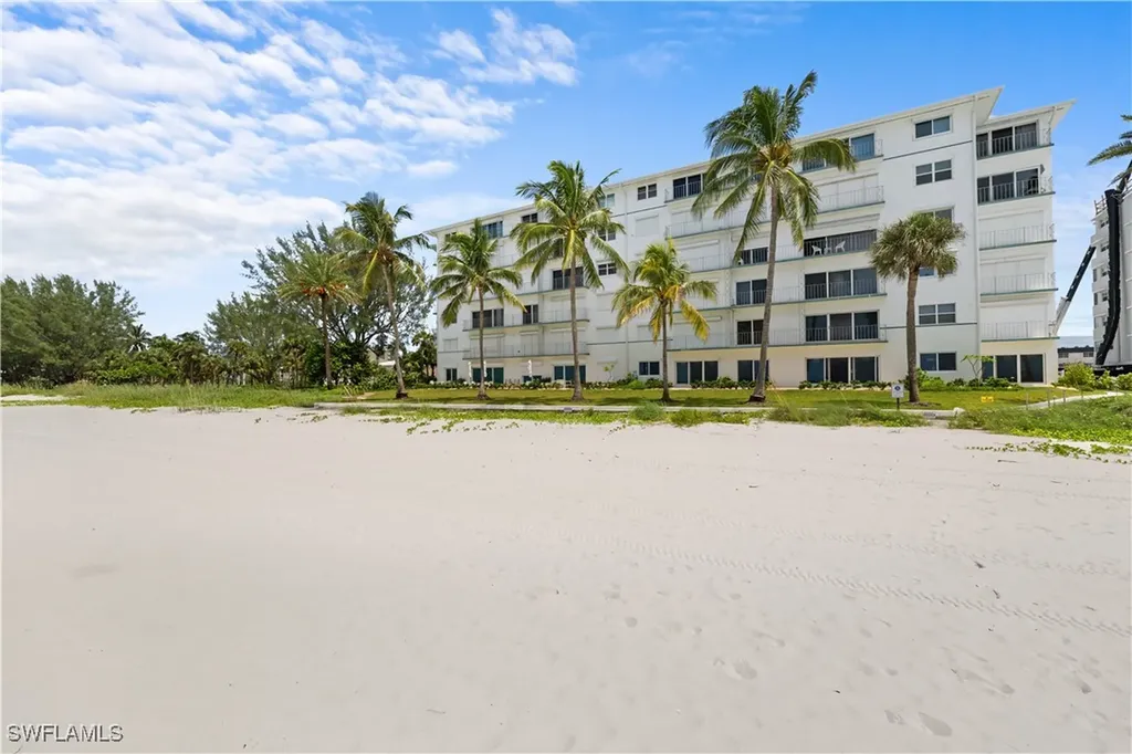 2011 Gulf Shore Boulevard N Naples FL 34102