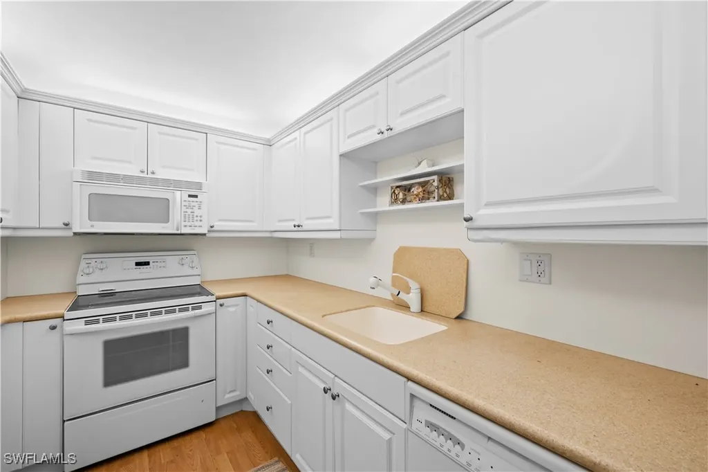 2011 Gulf Shore Boulevard N Naples FL 34102