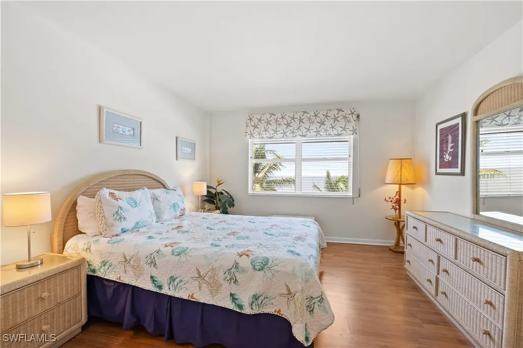 2011 Gulf Shore Boulevard N Naples FL 34102