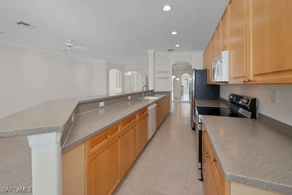 1896 Crestview Way Naples FL 34119