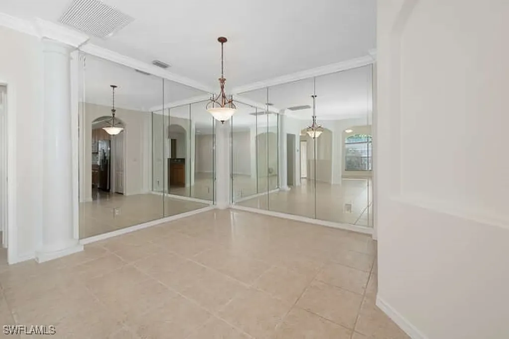 1896 Crestview Way Naples FL 34119
