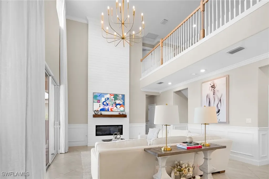 2421 Fallglo Street Naples FL 34120