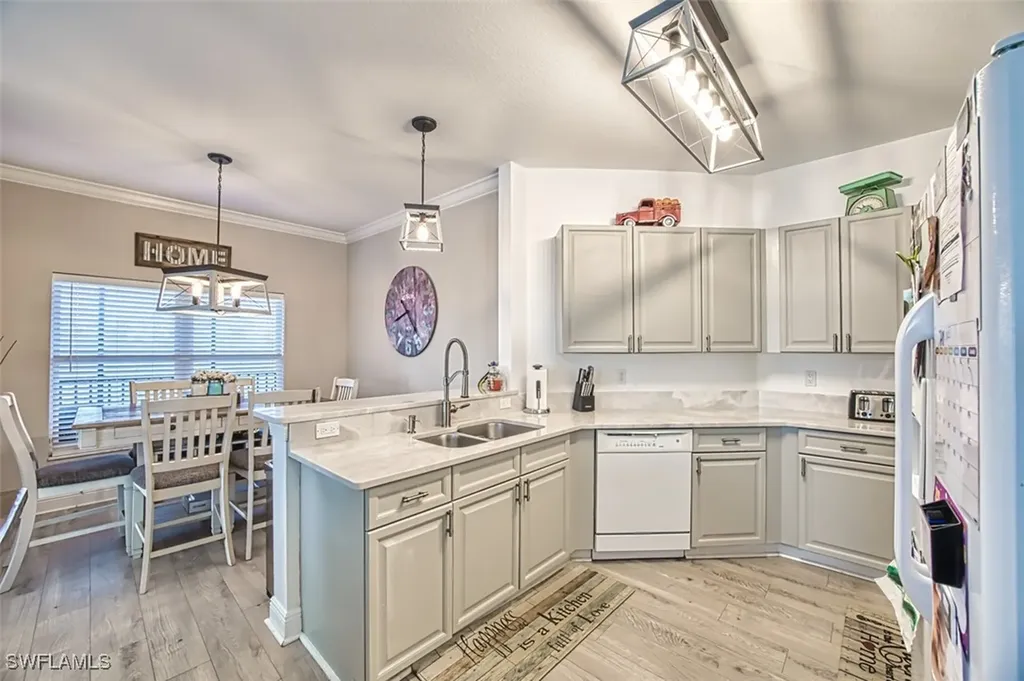 Fort Myers FL, 10070 Lake Cove Drive, Unit 202