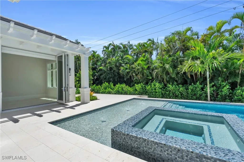 696 Fountainhead Lane Naples FL 34103